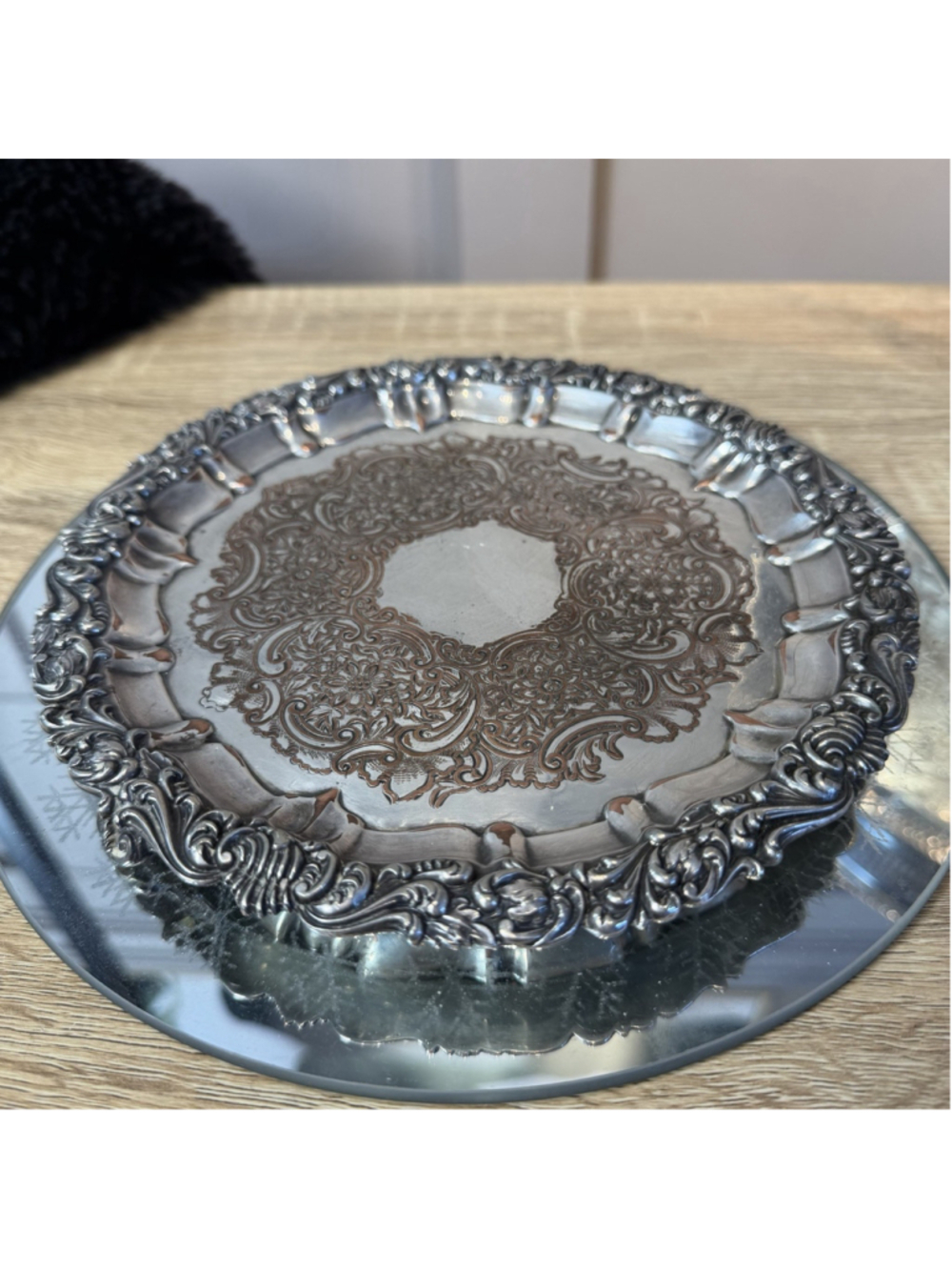 Vintage Antique BARKER ELLIS Silver Plated Server Platter Tray Round Footed RARE